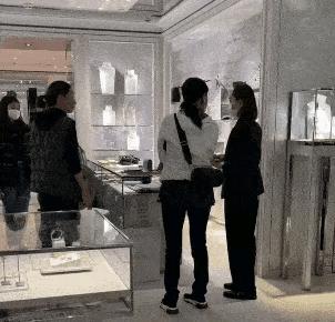 17岁孩子和同学出去旅游探索未知，17岁孩子与同学的首次旅行之旅